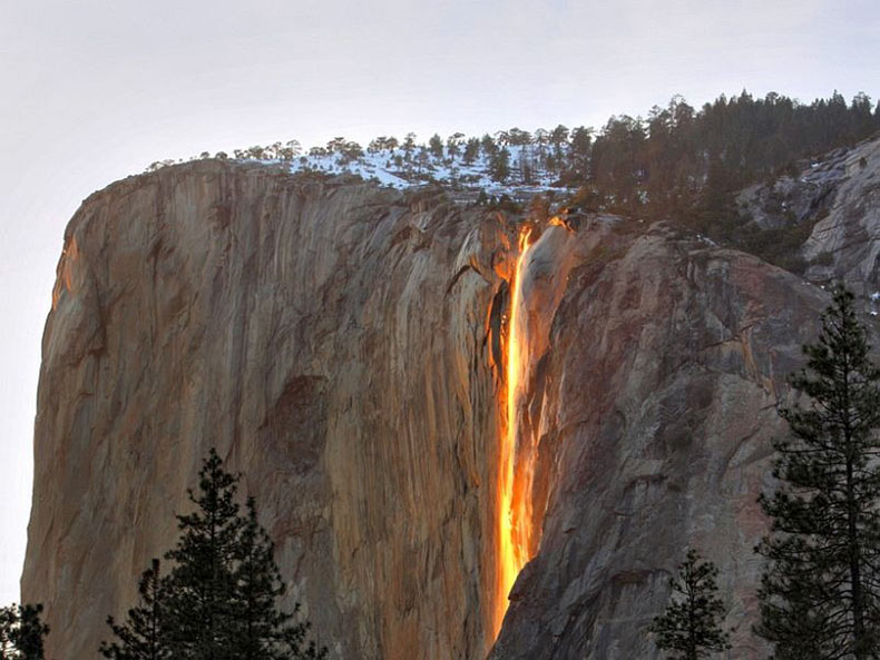 Horsetail Firefall La cascada de fuego Cola de Caballo de Yosemite EE.UU (1)